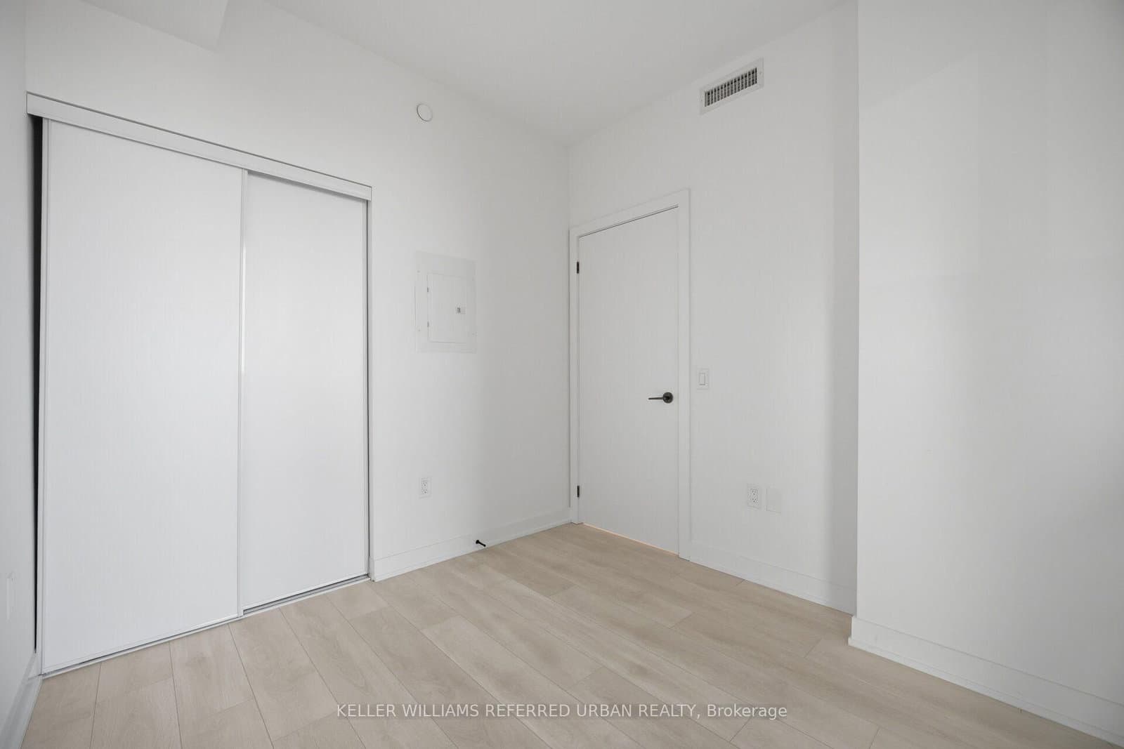 117 Broadway Avenue, Unit 1611 thumbnail 24