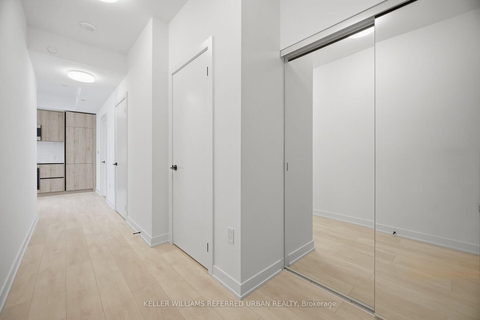 117 Broadway Avenue, Unit 1611 thumbnail 4