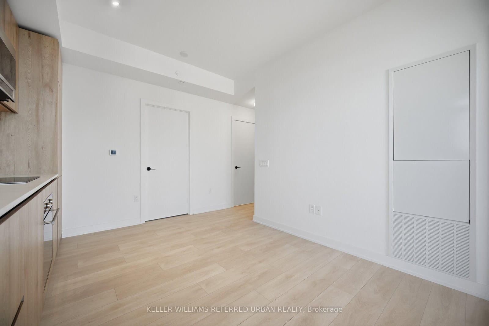 117 Broadway Avenue, Unit 1611 thumbnail 6