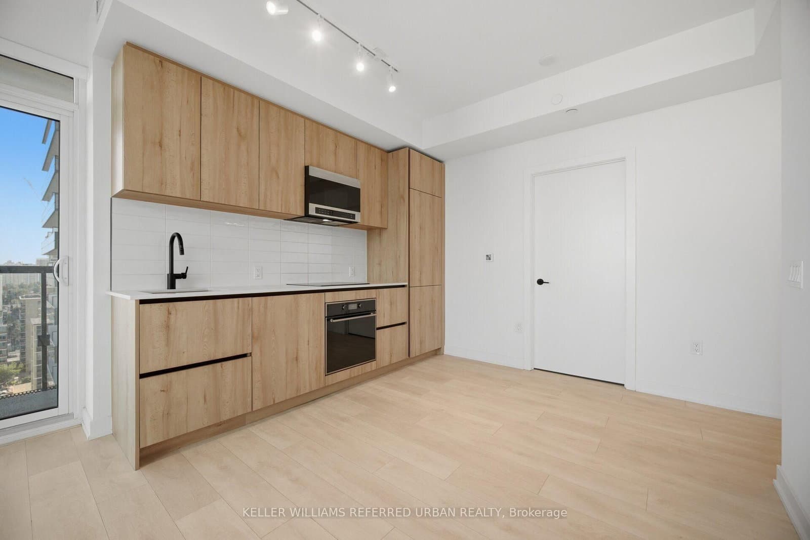 117 Broadway Avenue, Unit 1611 thumbnail 7