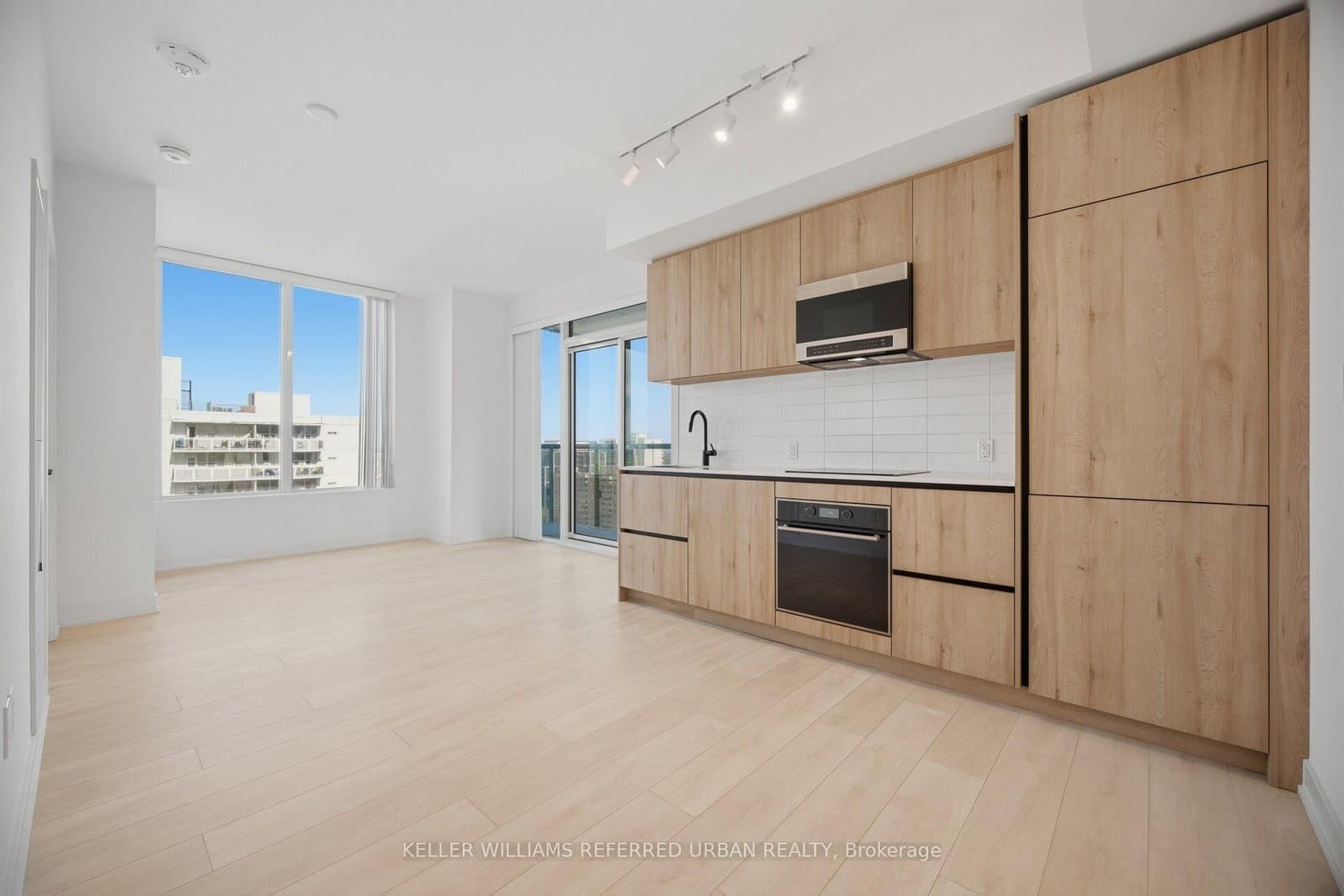 117 Broadway Avenue, Unit 1611 thumbnail 9