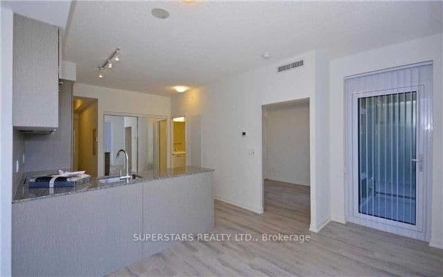 435 Richmond Street W, Unit 413 thumbnail 2