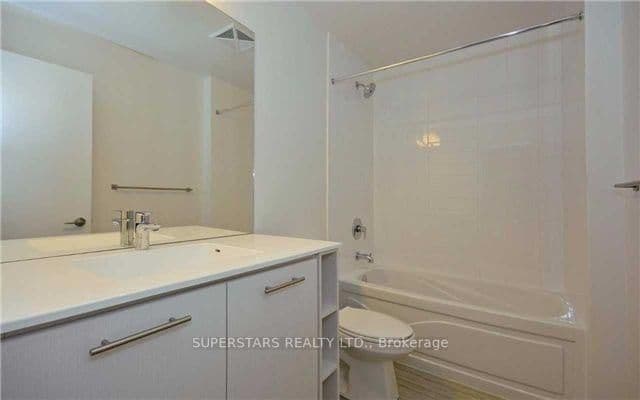 435 Richmond Street W, Unit 413 thumbnail 8