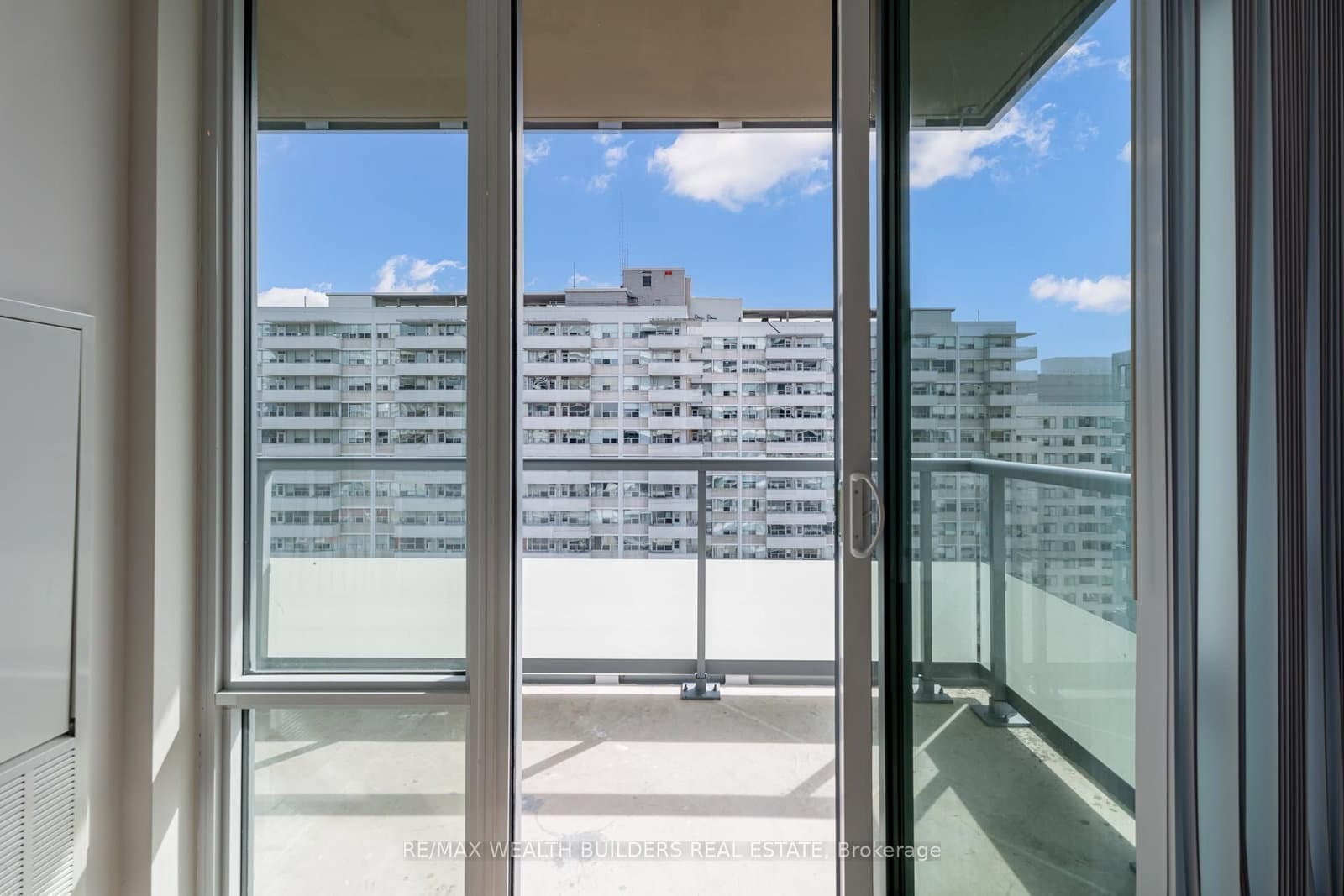50 Dunfield Avenue, Unit 2520 thumbnail 24