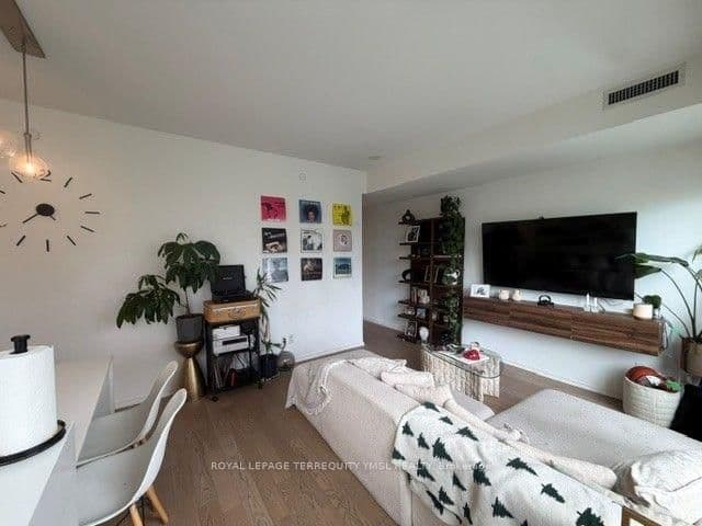 12 Bonnycastle Street, Unit 203 thumbnail 17