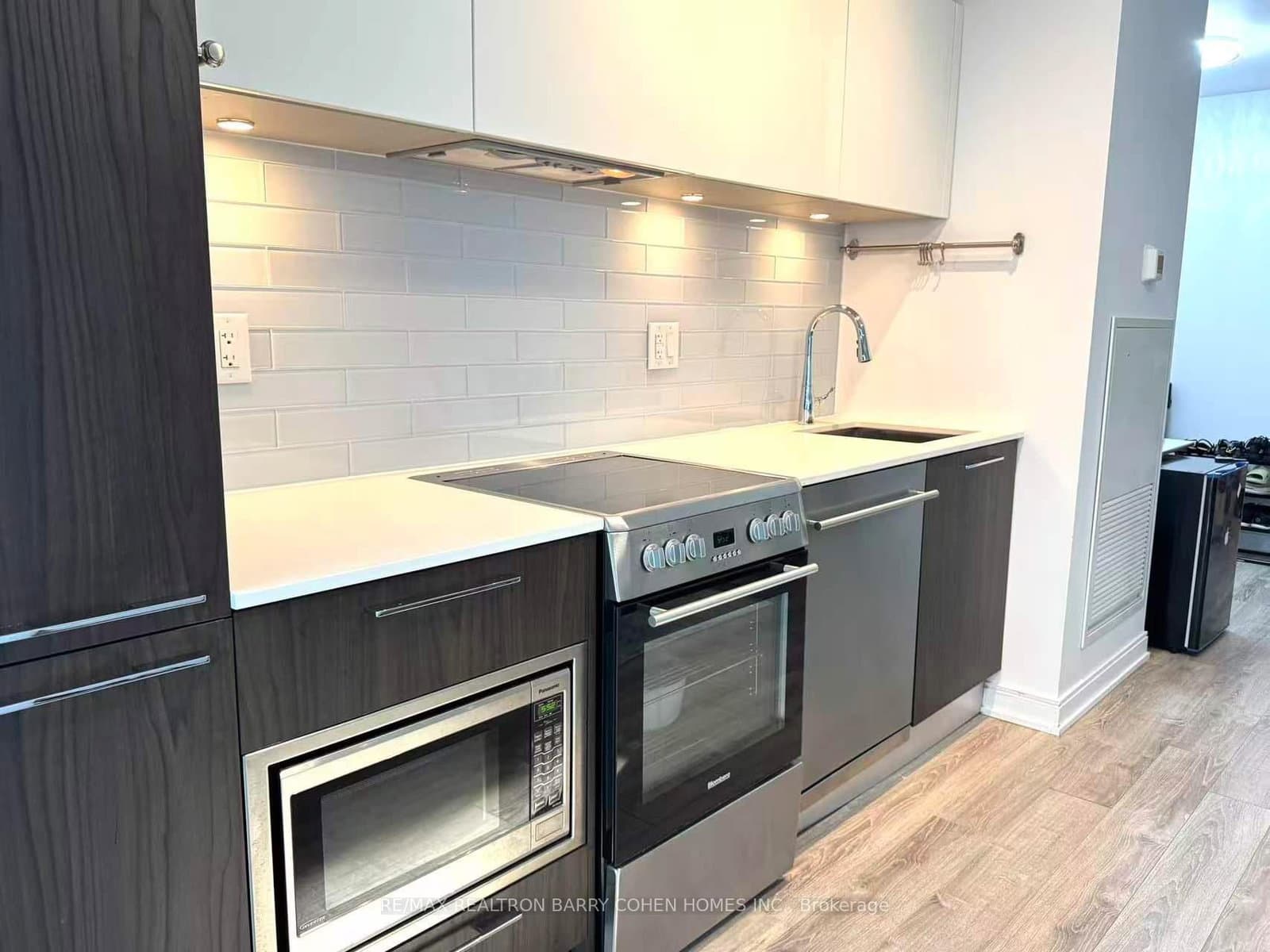 50 Charles Street E, Unit 3407 thumbnail 3