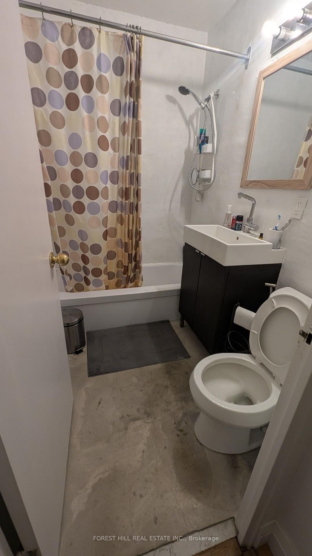 55 Neptune Drive, Unit 305 thumbnail 8