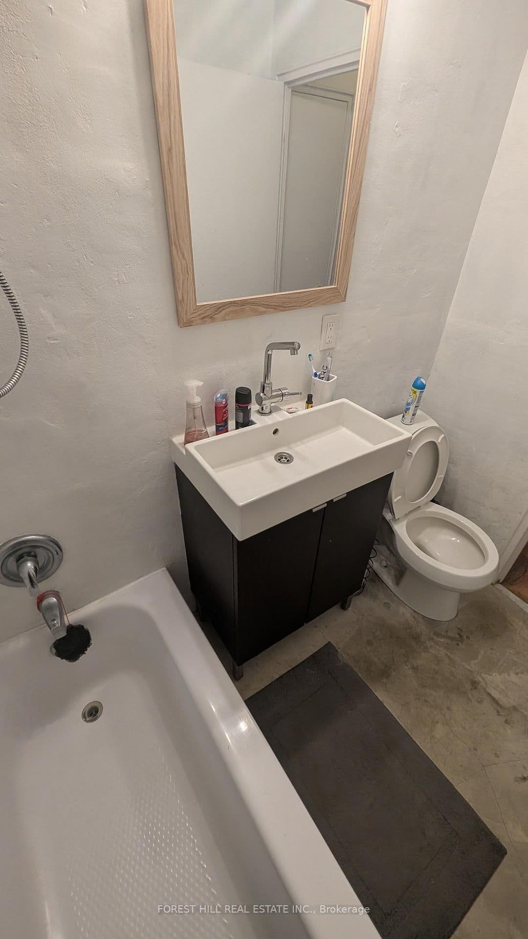 55 Neptune Drive, Unit 305 thumbnail 9