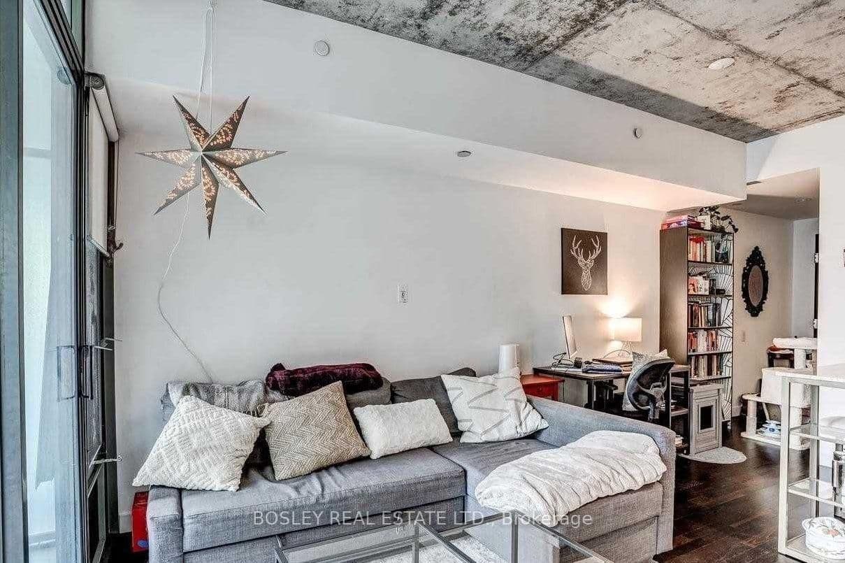 25 Oxley Street, Unit 910 thumbnail 3
