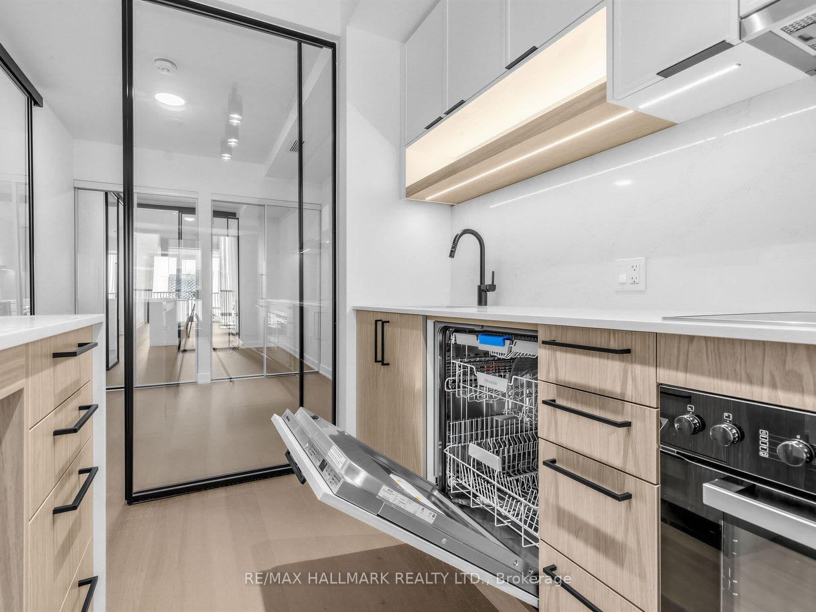 91 Montclair Avenue, Unit 528 thumbnail 17
