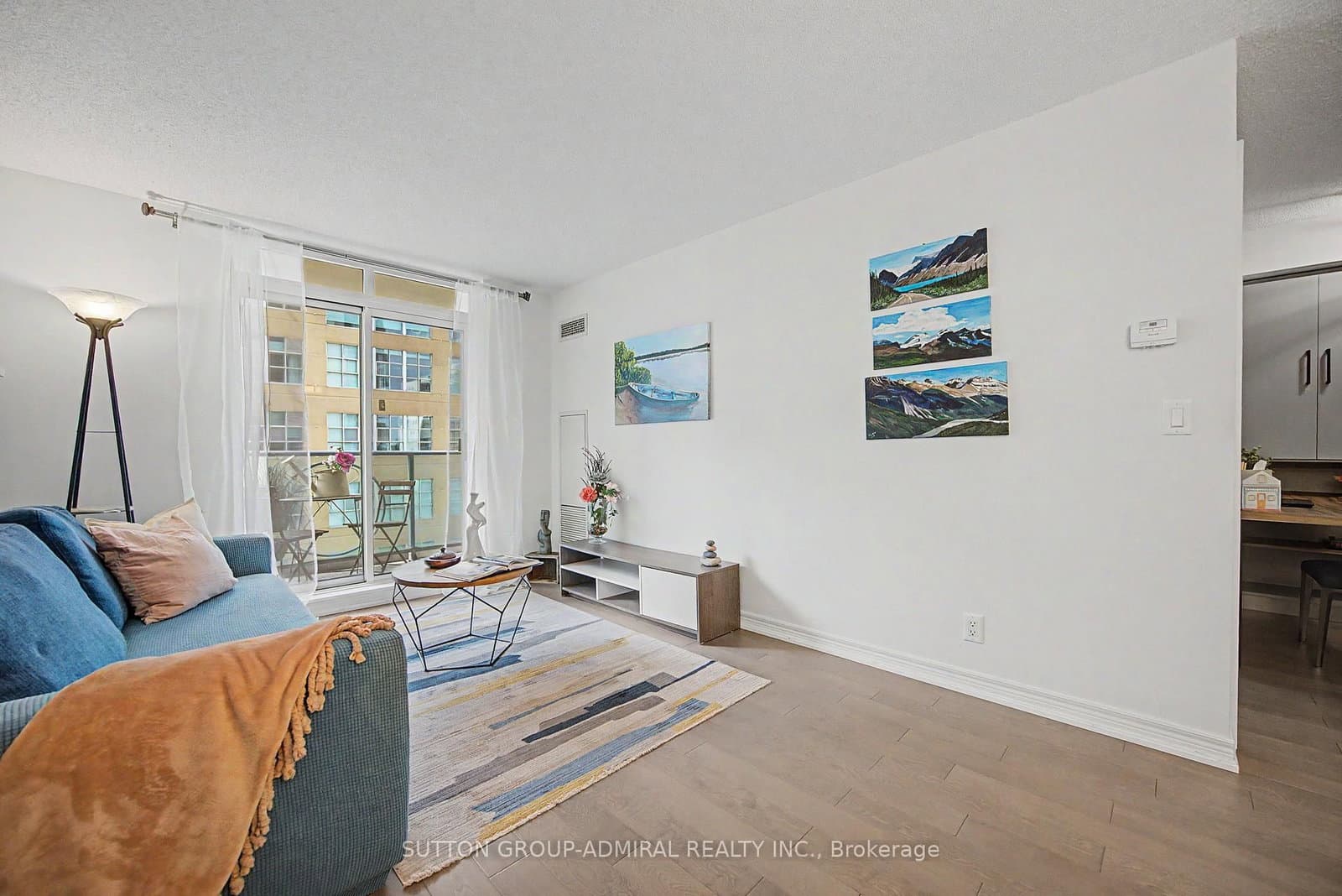 212 Eglinton Avenue, Unit 706 thumbnail 12