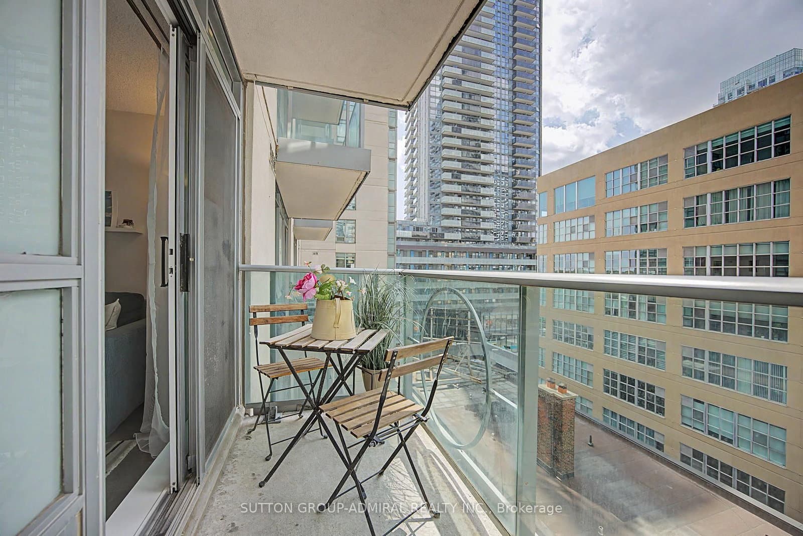 212 Eglinton Avenue, Unit 706 thumbnail 19