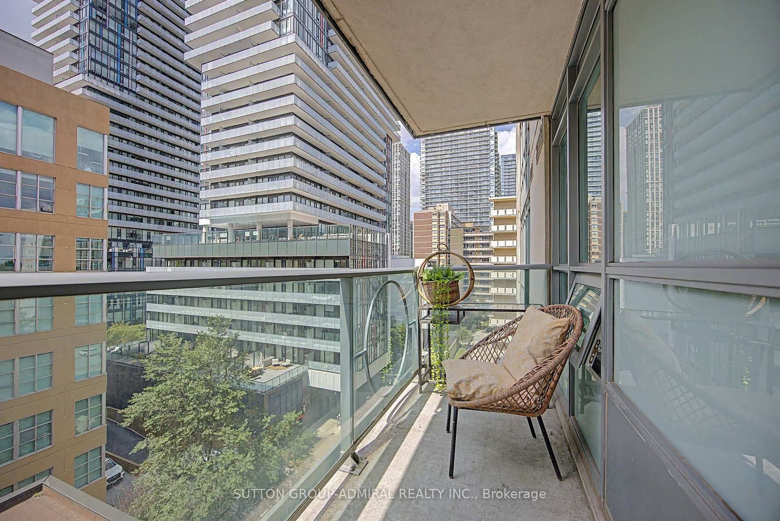 212 Eglinton Avenue, Unit 706 thumbnail 20