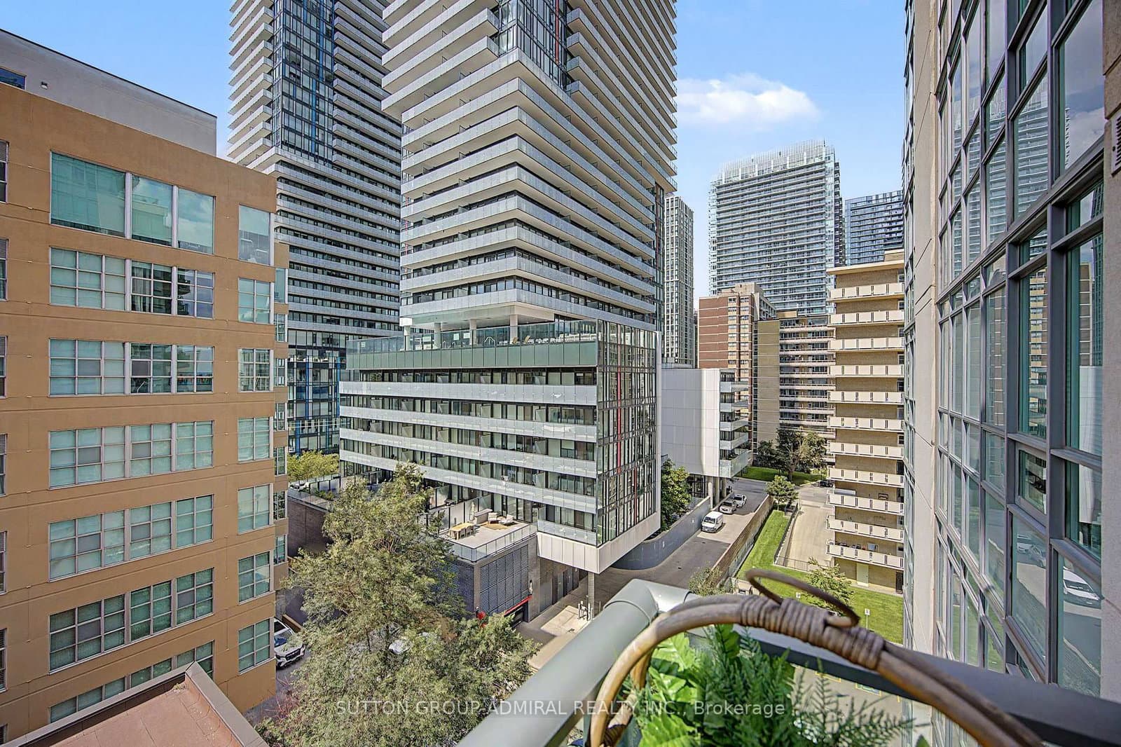 212 Eglinton Avenue, Unit 706 thumbnail 21