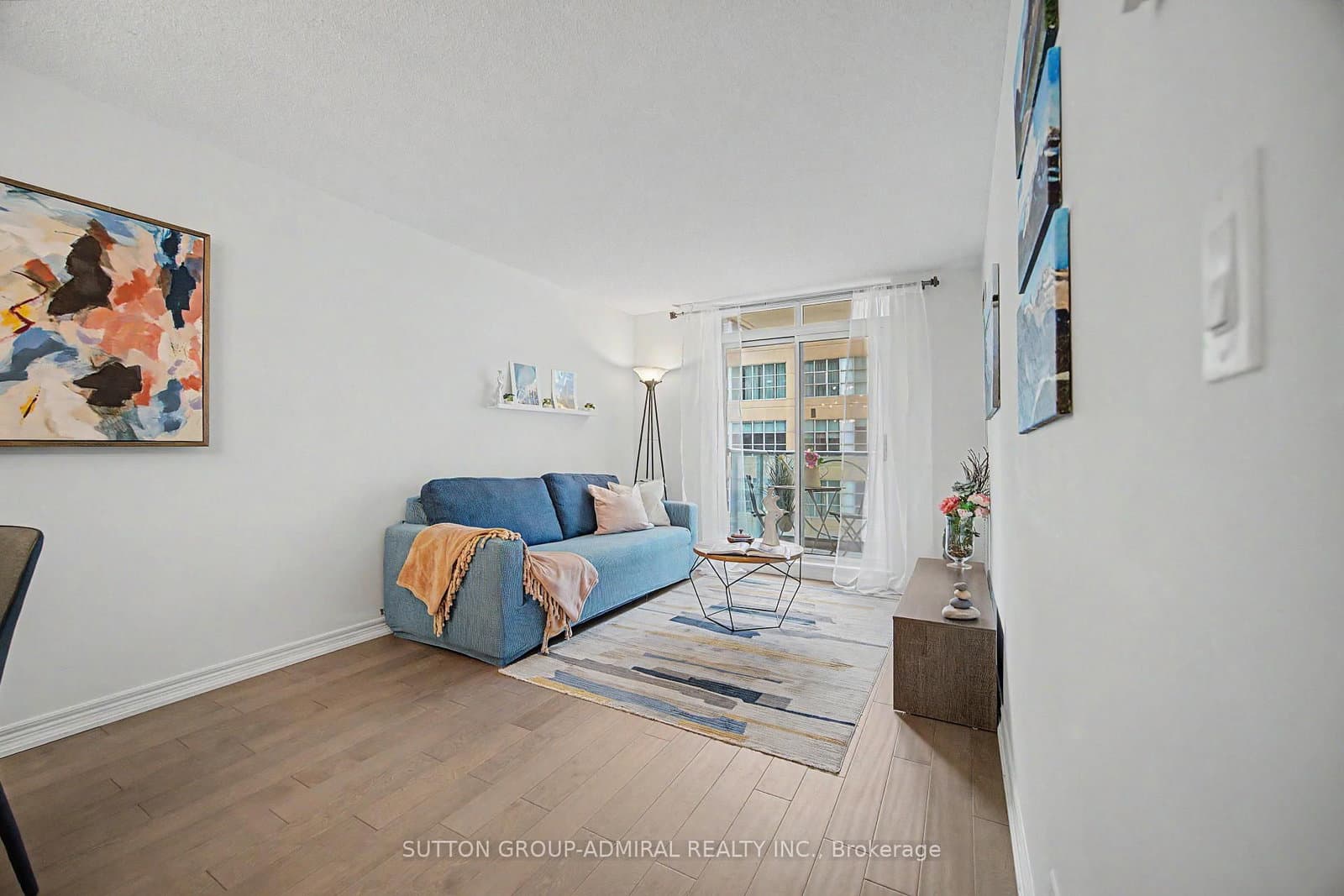 212 Eglinton Avenue, Unit 706 thumbnail 9