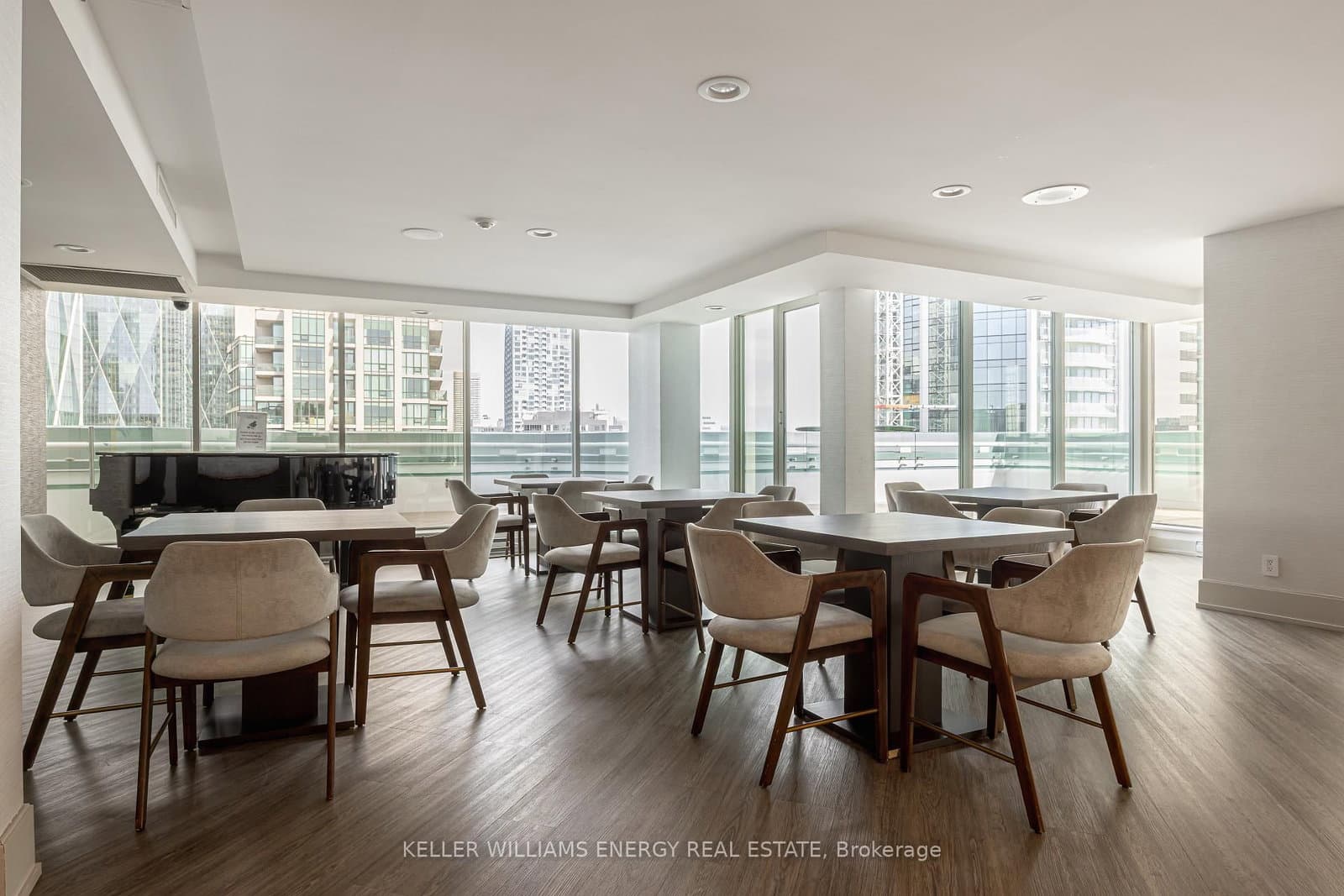 10 Yonge Street, Unit 1604 thumbnail 19
