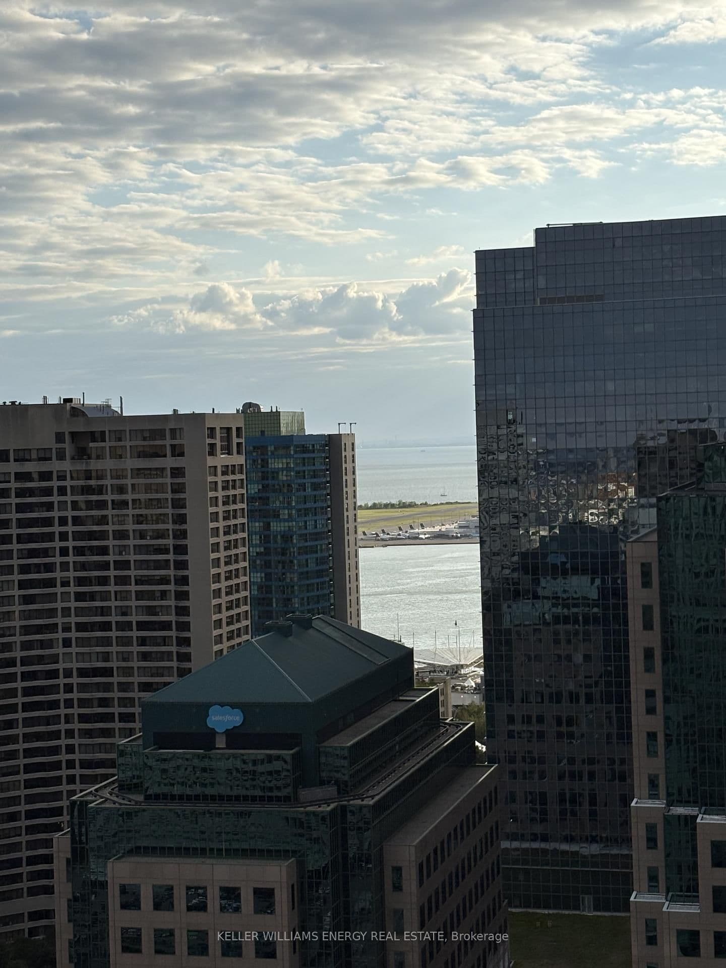 10 Yonge Street, Unit 1604 thumbnail 38