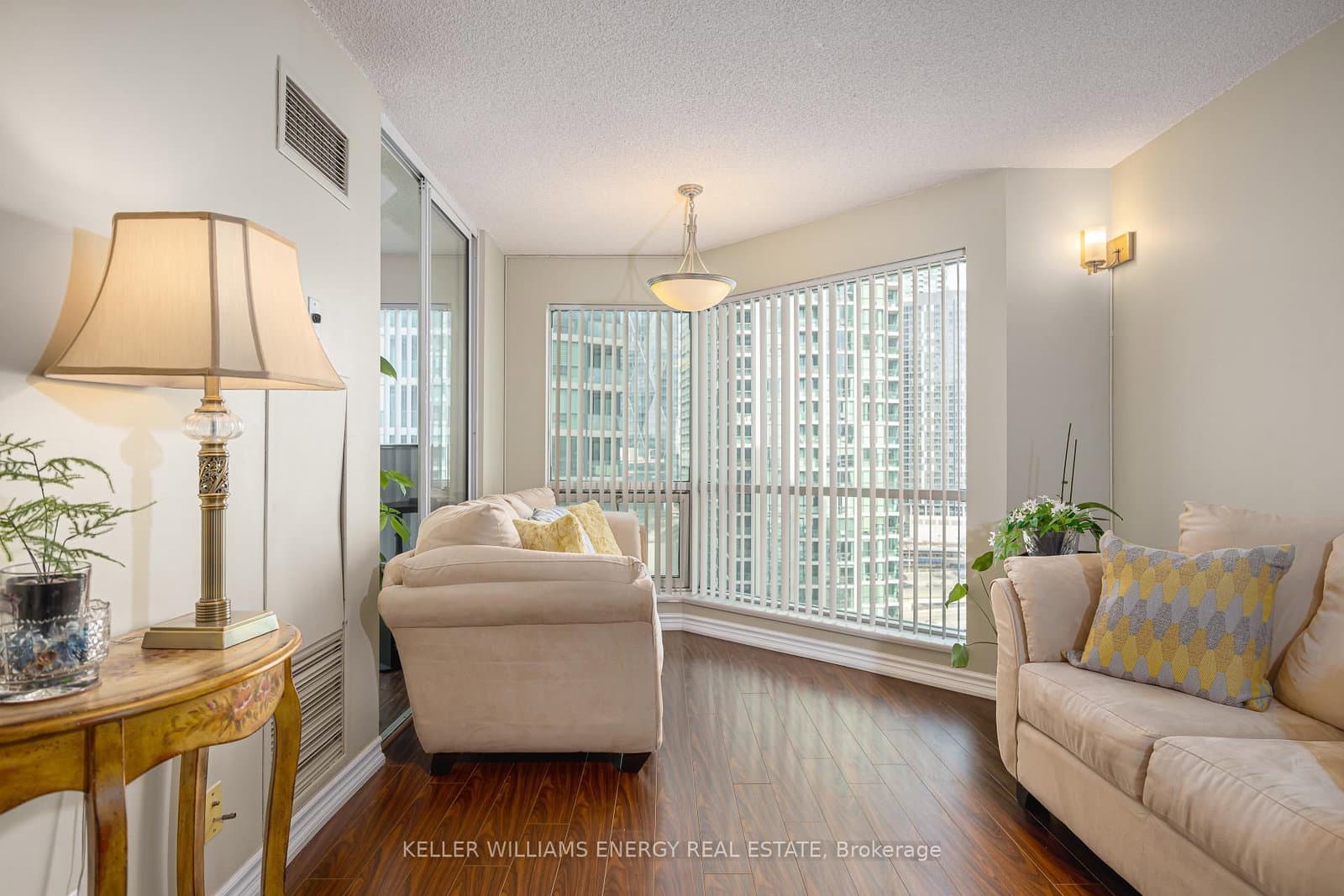 10 Yonge Street, Unit 1604 thumbnail 8
