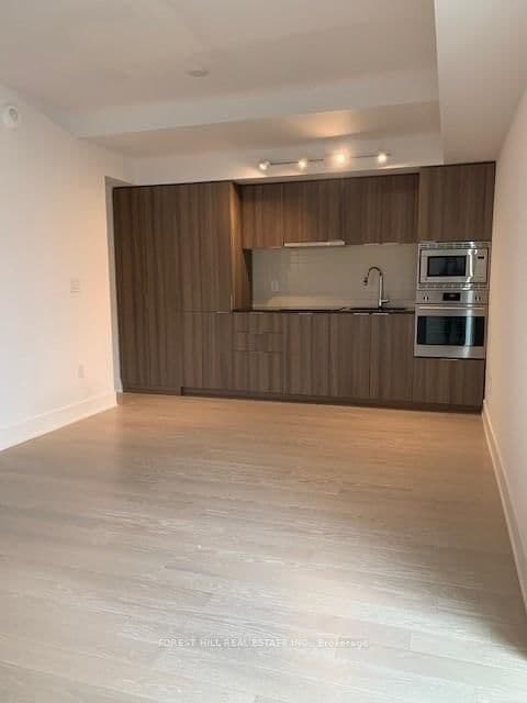 955 Bay Street, Unit 807 thumbnail 6