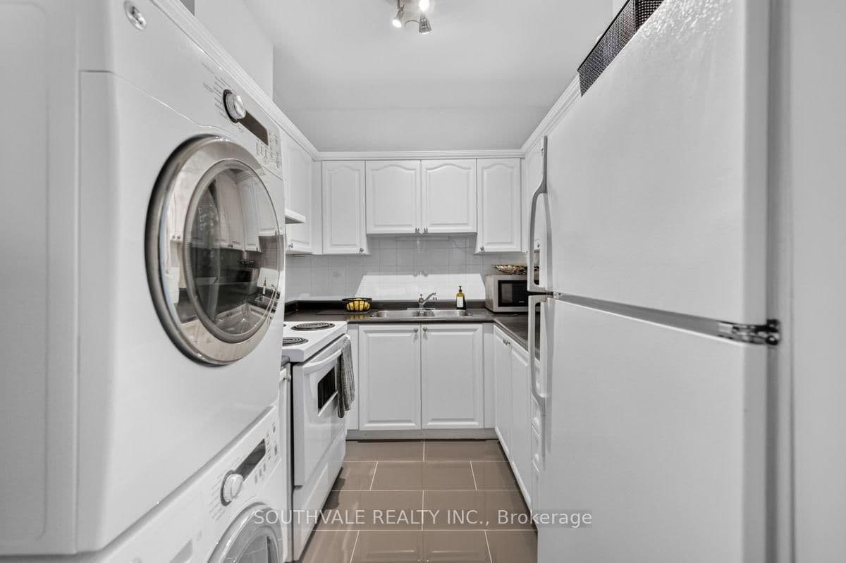 393 King St. W, Unit 1107 thumbnail 23