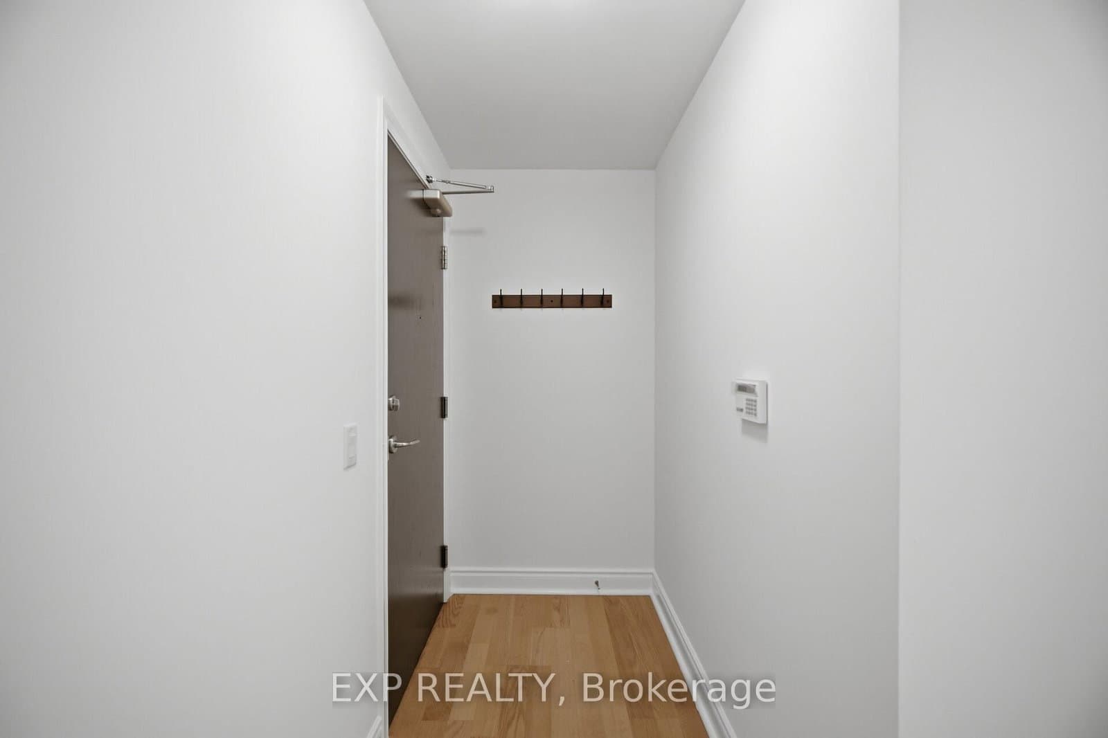 1103 Leslie Street, Unit 1103 thumbnail 4