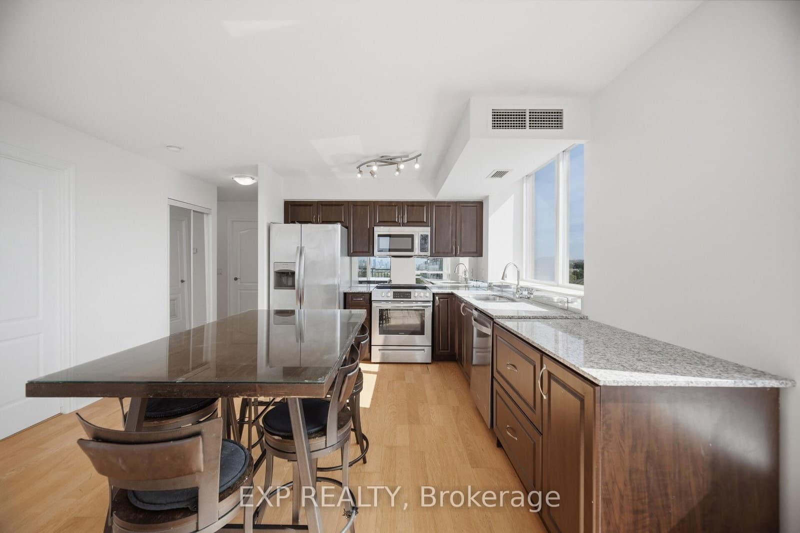1103 Leslie Street, Unit 1103 thumbnail 8