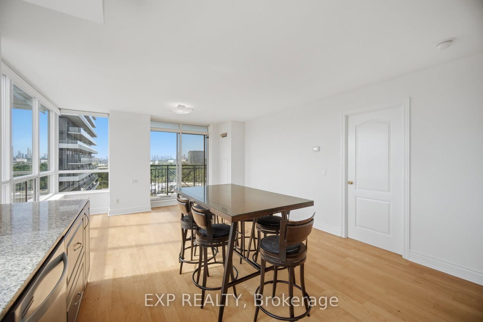 1103 Leslie Street, Unit 1103 thumbnail 9