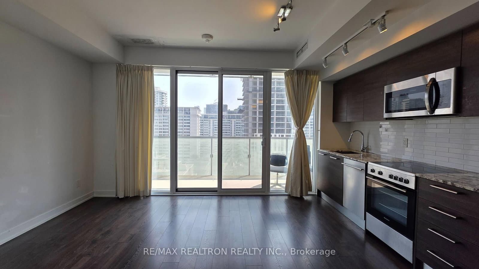 28 Wellesley Street E, Unit 1103 thumbnail 10