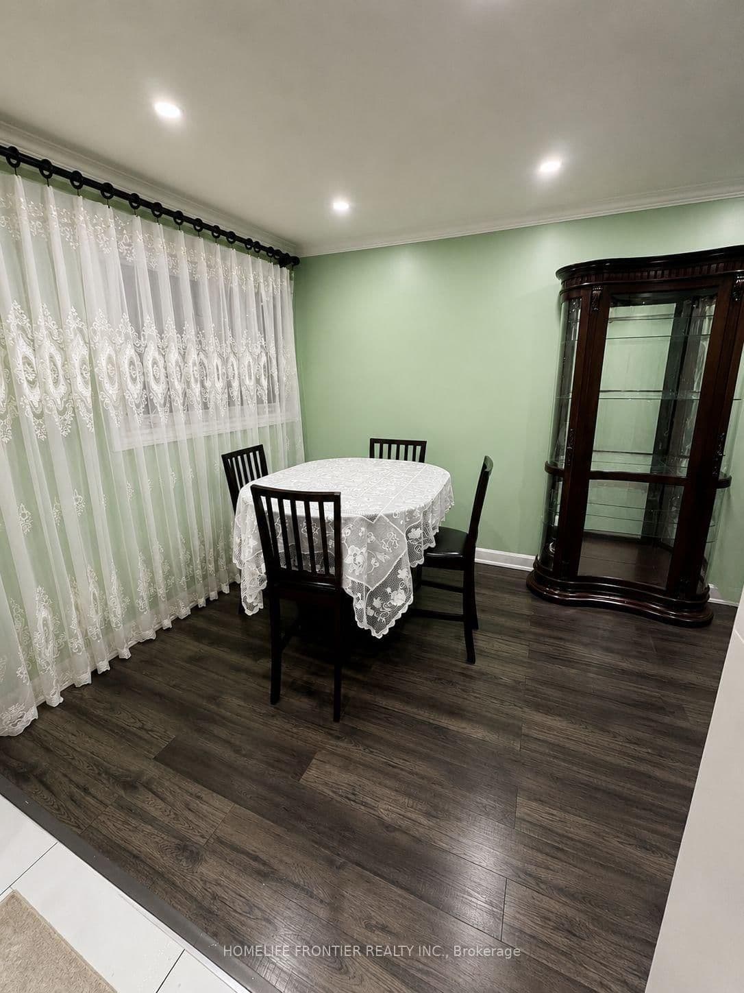 49 Red Robin Way, Unit Main and Upper Level thumbnail 5