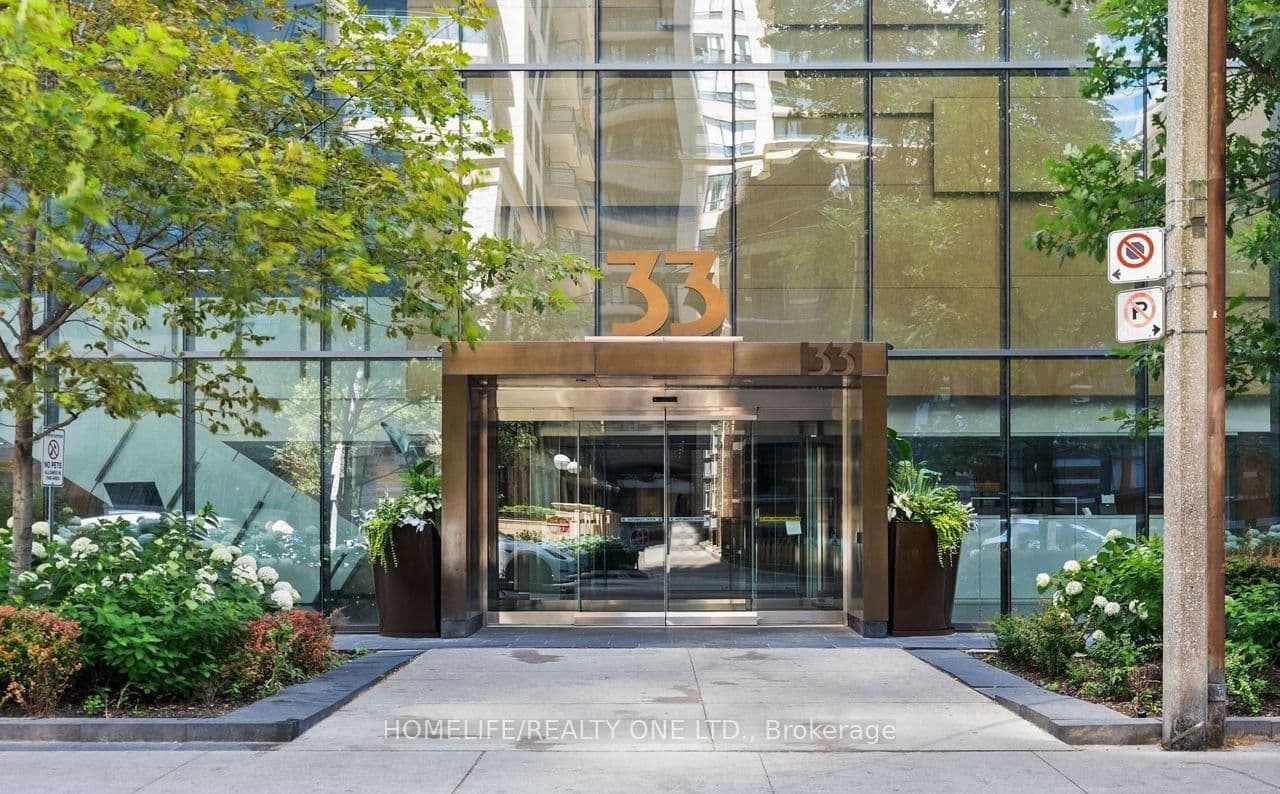 33 Charles Street E, Unit 1008 thumbnail 2
