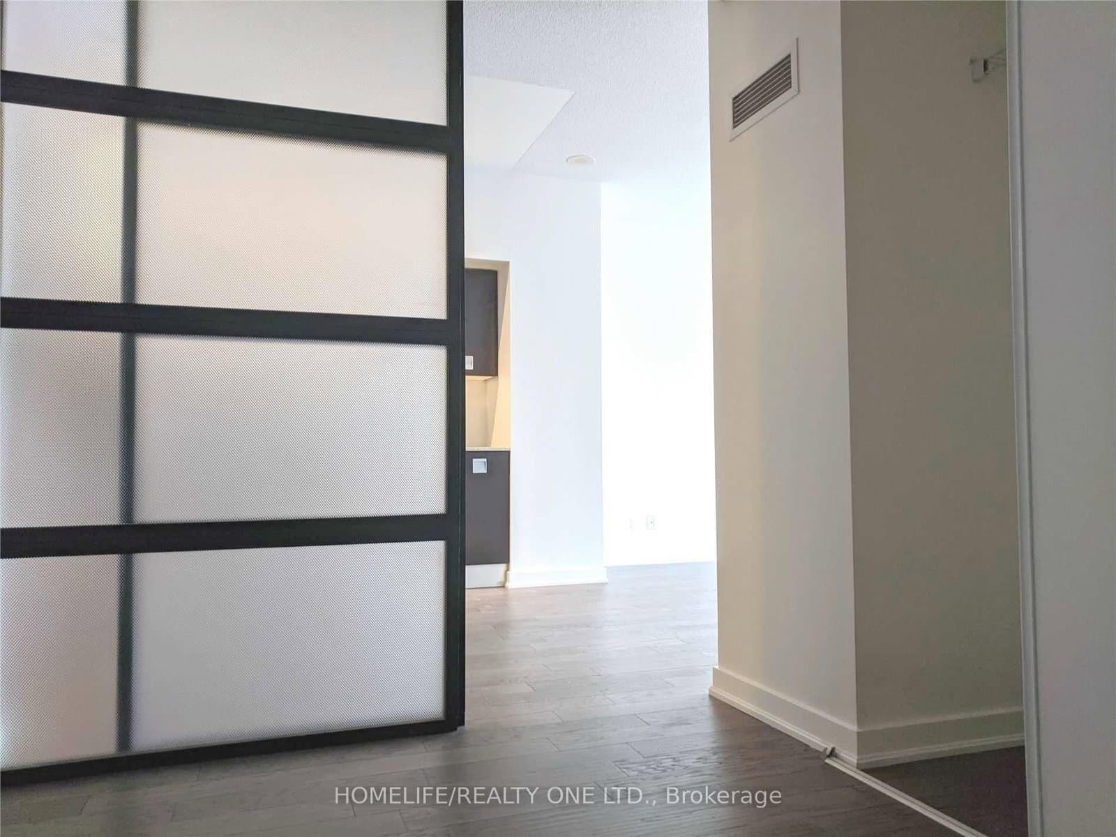 33 Charles Street E, Unit 1008 thumbnail 6