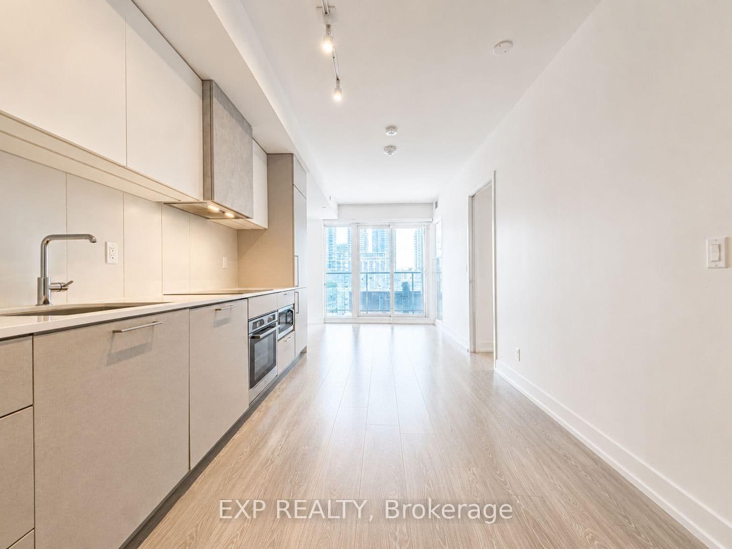 19 Western Battery Road, Unit 811 thumbnail 10