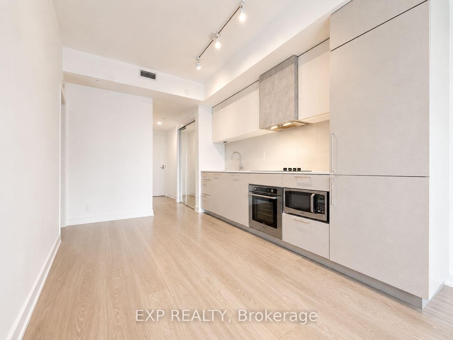 19 Western Battery Road, Unit 811 thumbnail 11