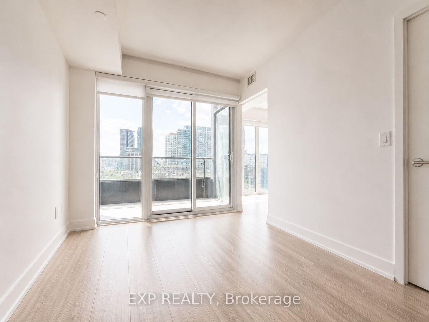 19 Western Battery Road, Unit 811 thumbnail 13