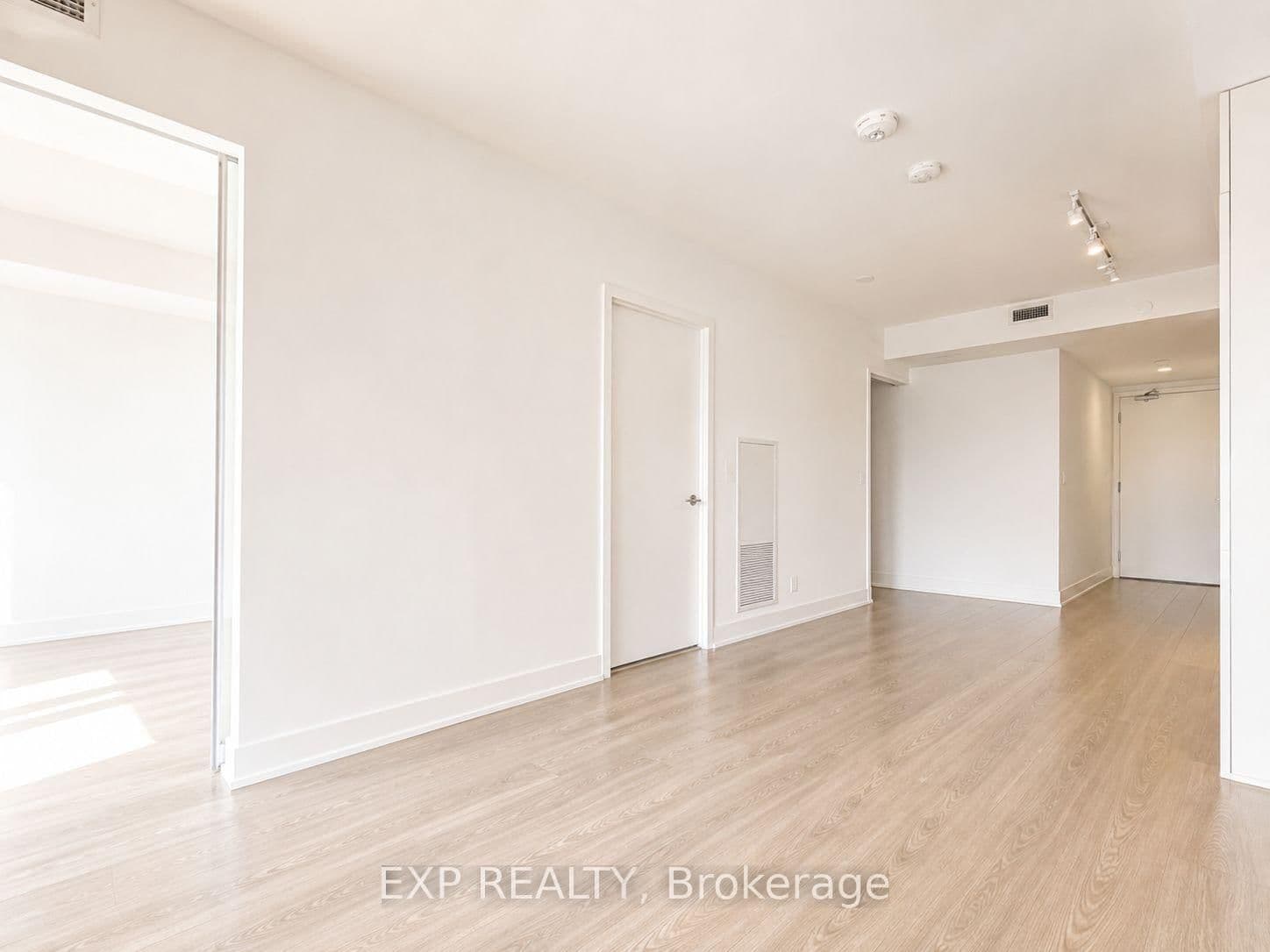 19 Western Battery Road, Unit 811 thumbnail 14