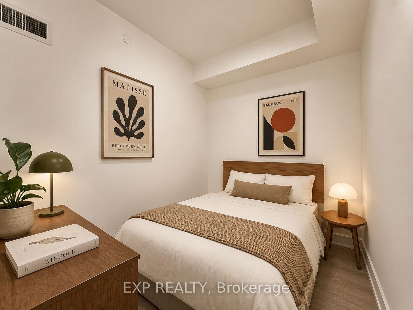 19 Western Battery Road, Unit 811 thumbnail 4