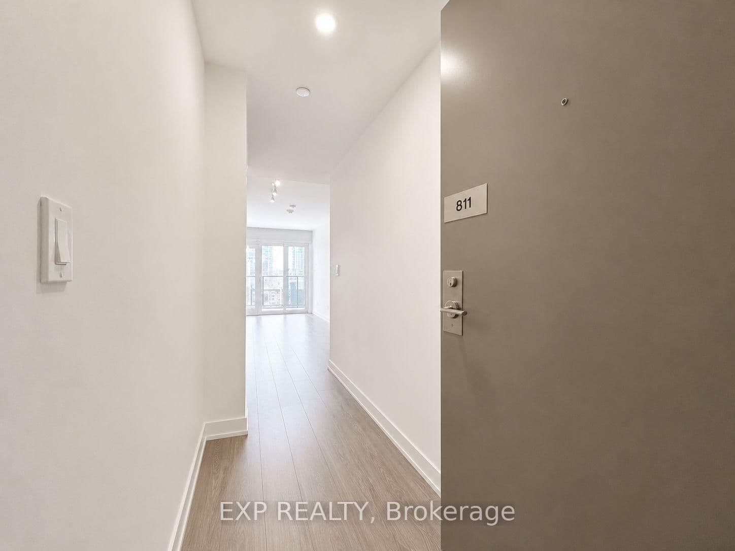 19 Western Battery Road, Unit 811 thumbnail 6