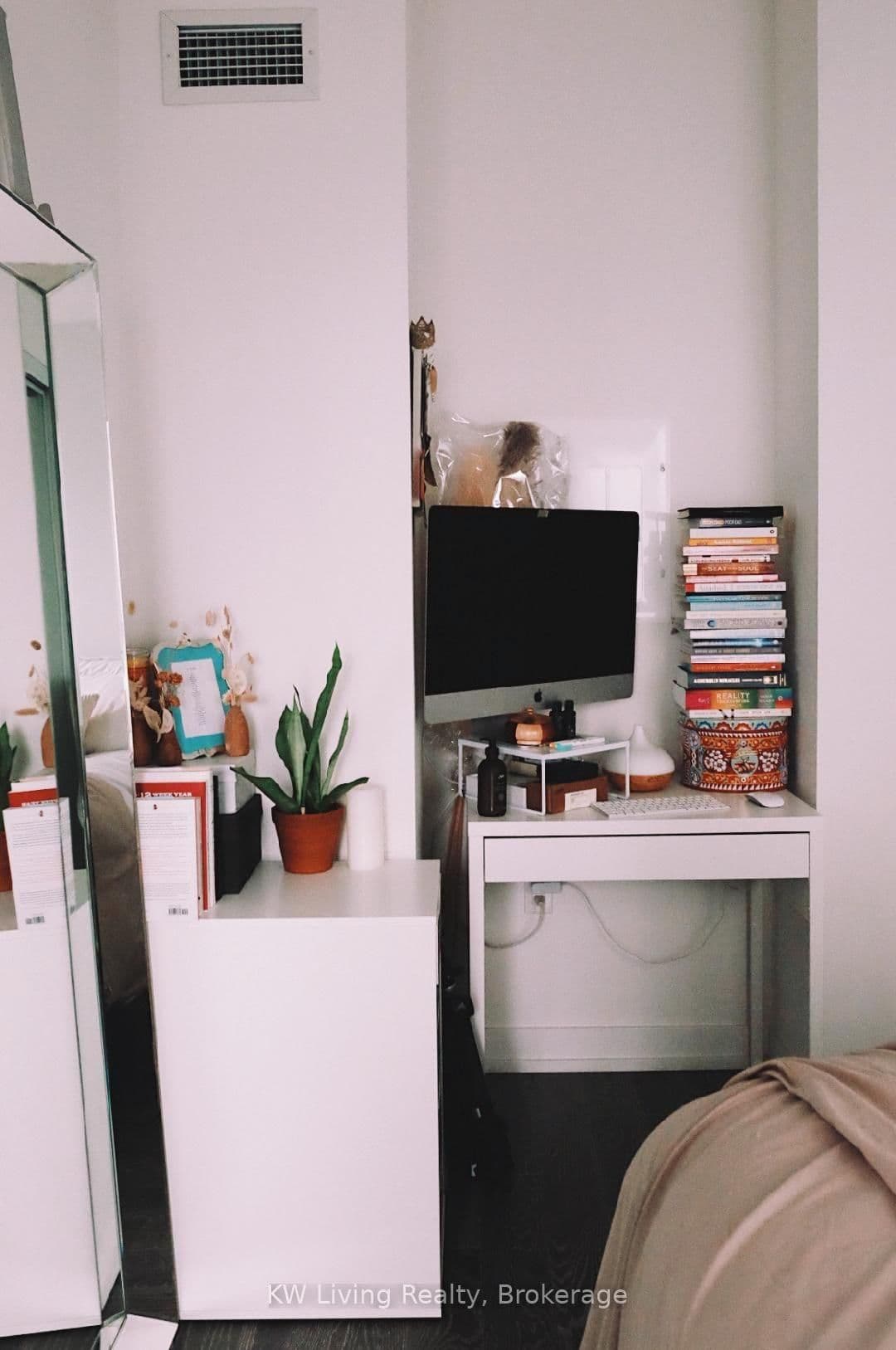 1 Yorkville Avenue, Unit 2804 thumbnail 12