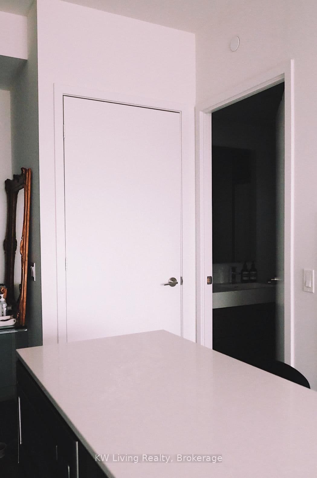 1 Yorkville Avenue, Unit 2804 thumbnail 18