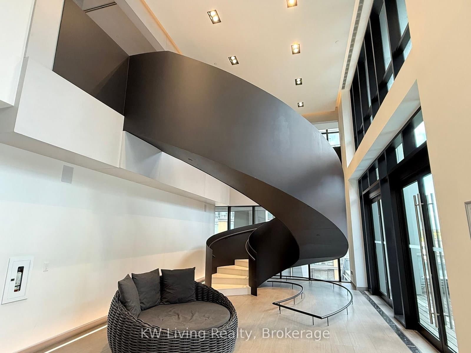 1 Yorkville Avenue, Unit 2804 thumbnail 3