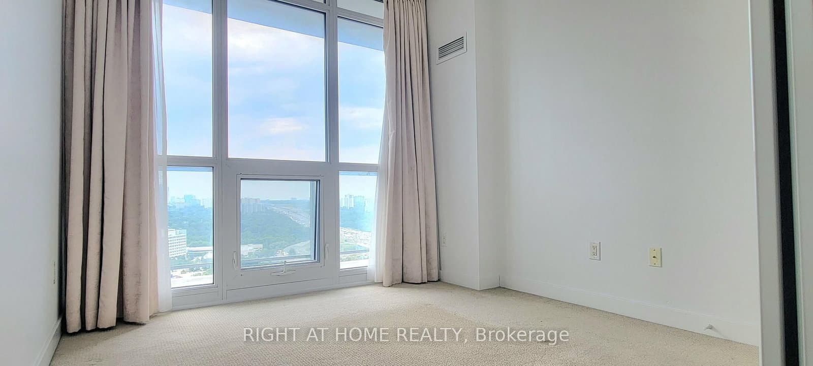 121 McMahon Drive, Unit 2703 thumbnail 11