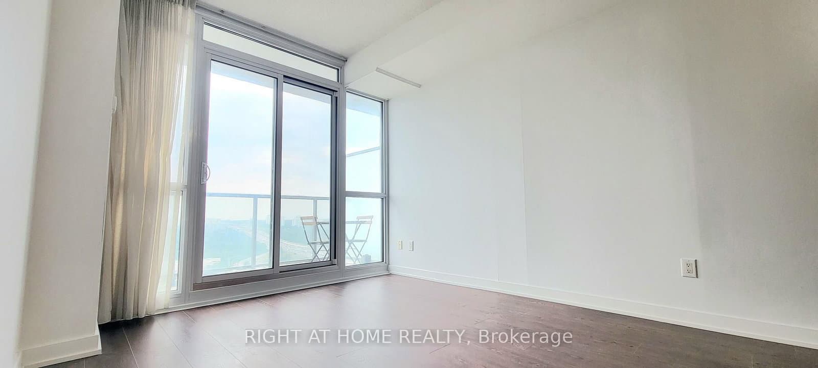 121 McMahon Drive, Unit 2703 thumbnail 8