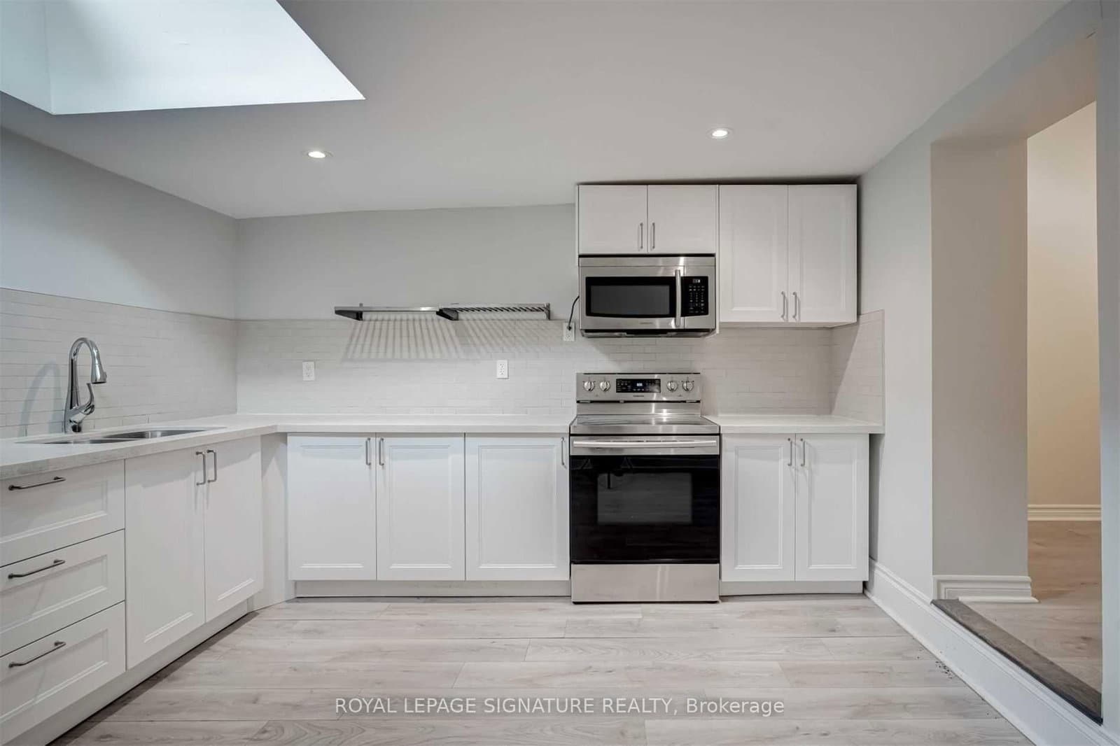 604A Queen Street W thumbnail 4