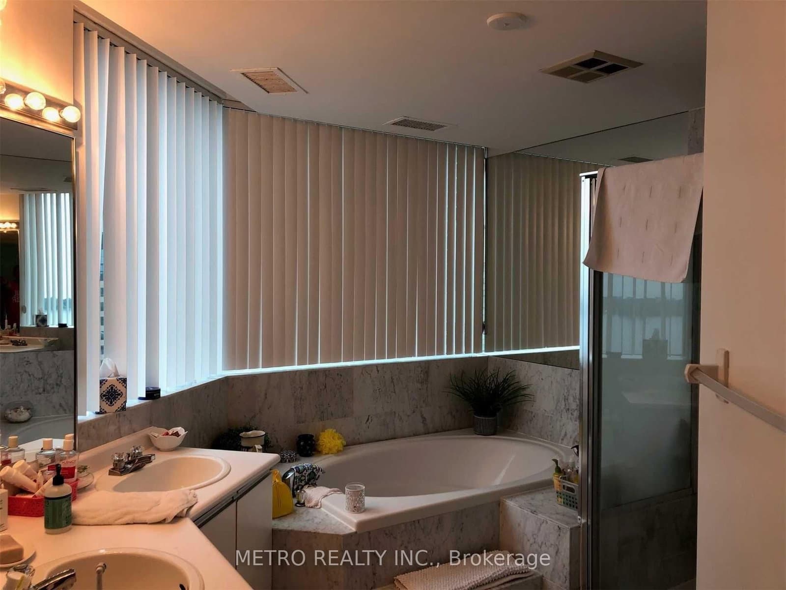 10 Yonge Street, Unit 3412 thumbnail 9