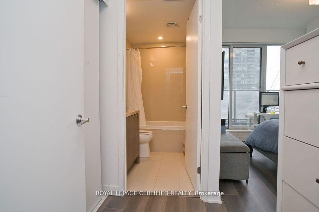 125 Blue Jays Way, Unit 1905 thumbnail 11