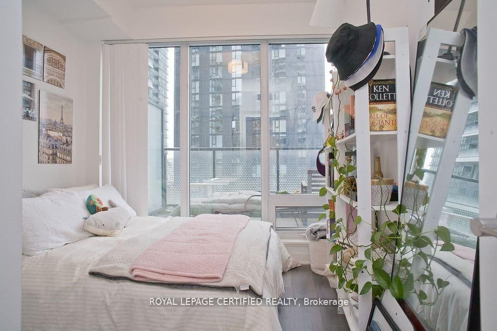 125 Blue Jays Way, Unit 1905 thumbnail 17