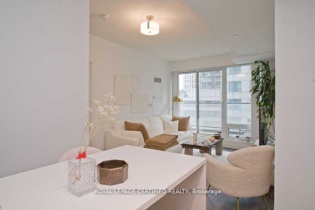 125 Blue Jays Way, Unit 1905 thumbnail 8