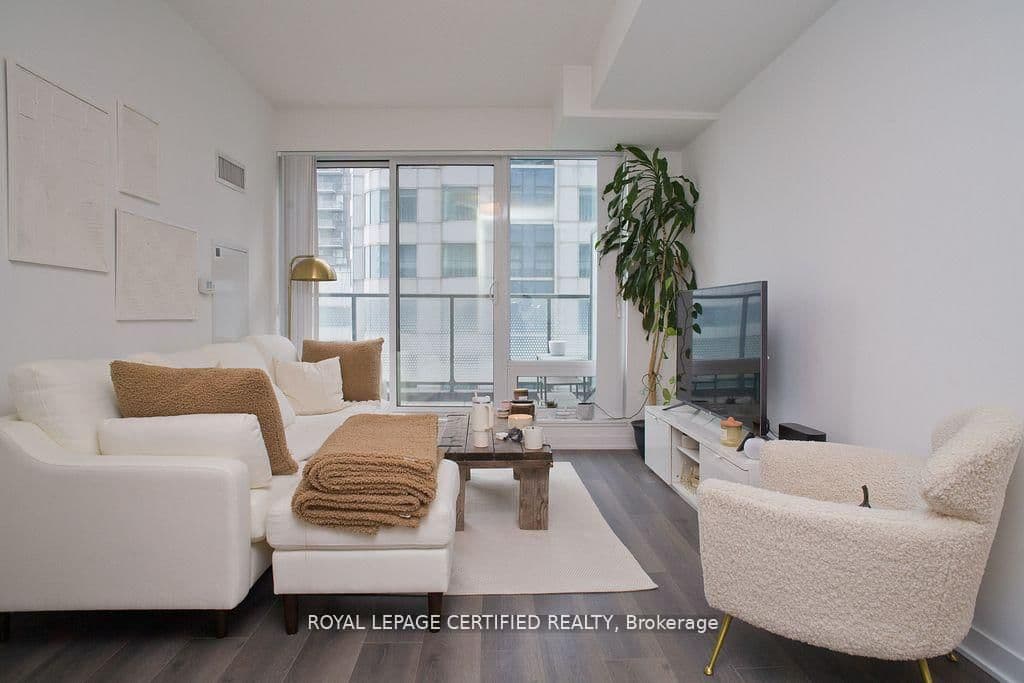 125 Blue Jays Way, Unit 1905 thumbnail 9