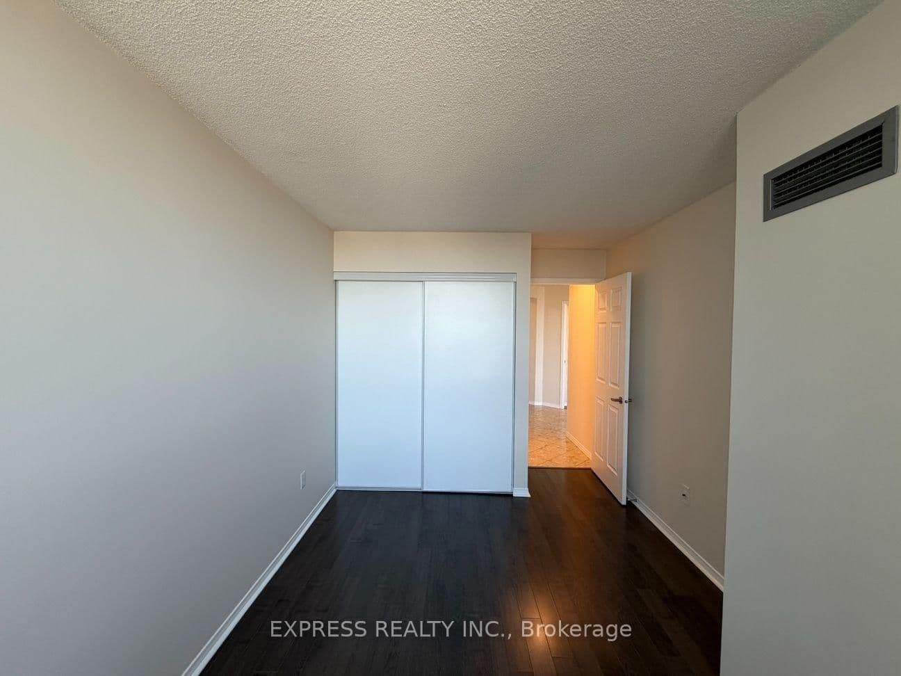 39 Pemberton Avenue, Unit LPH07 thumbnail 11