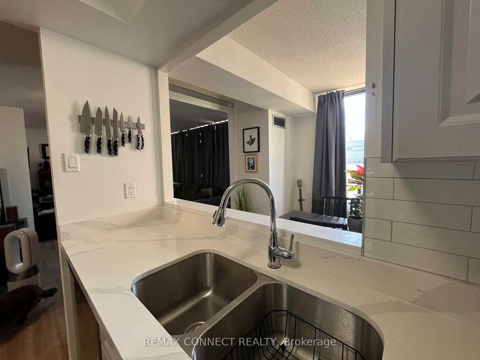 117 Gerrard Street, Unit 601 thumbnail 11